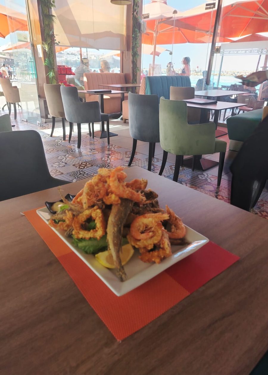 La terrasse sur la marina